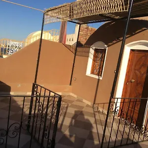 The Brown House Апартаменты Луксор